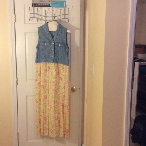 Jones New York Dresses & Skirts - VINTAGE Jones New York Sport half denim dress